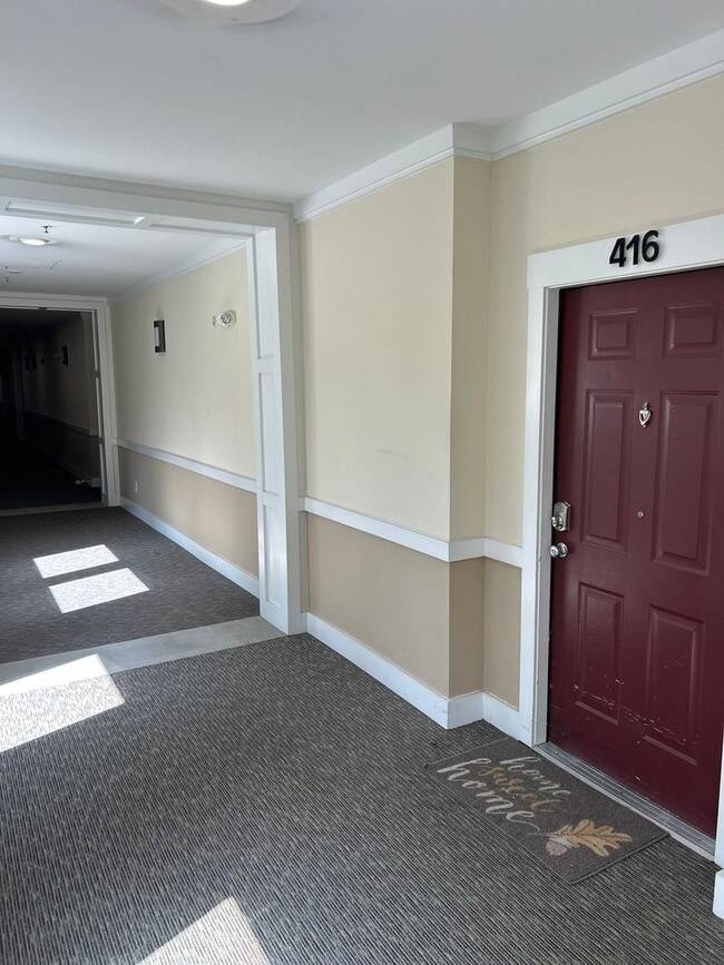 1000 E Woodlawn Rd in Charlotte, NC - Building Photo - Building Photo