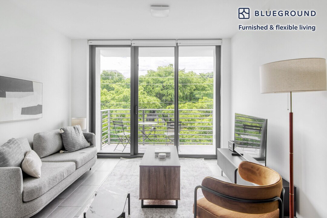 6445 NE 7th Ave in Miami, FL - Building Photo