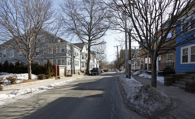 11 Dow St in Salem, MA - Foto de edificio - Building Photo