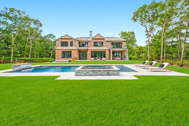 property at 18 Fairway Ct