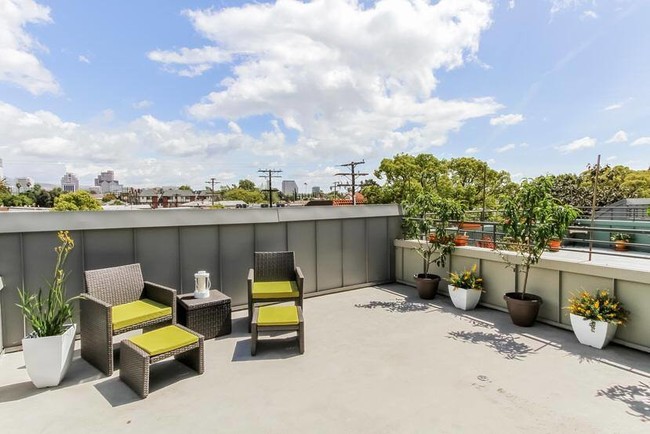 Doran Lofts in Glendale, CA - Foto de edificio - Building Photo