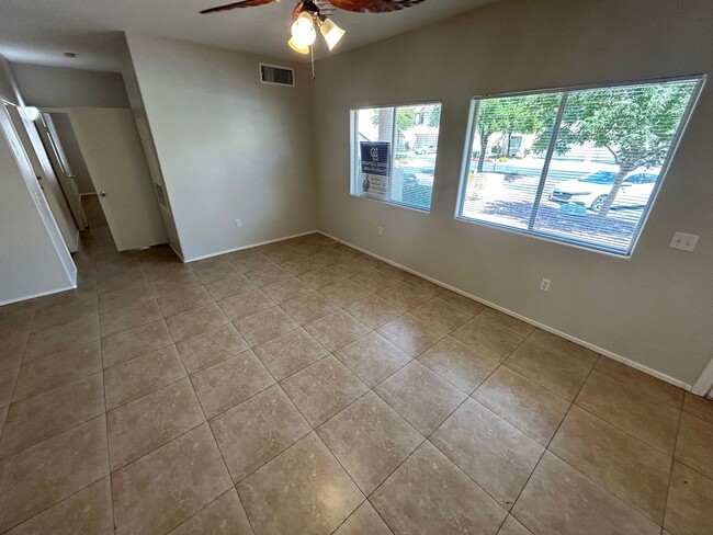 7450 S Eastern Ave in Las Vegas, NV - Building Photo - Building Photo