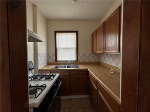 94 Webster St-Unit -3 in Pawtucket, RI - Building Photo - Building Photo