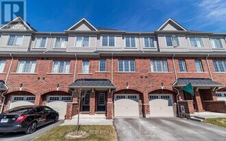 2560 Barbarolli Path in Oshawa, ON - Building Photo