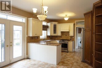 76 Cumming Dr in Barrie, ON - Building Photo - Building Photo