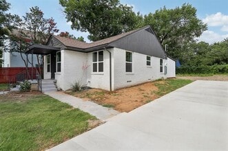 1105 N Sylvania Ave in Fort Worth, TX - Building Photo - Building Photo