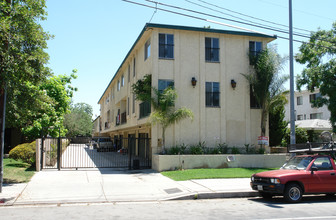 6624 Woodley Ave in Van Nuys, CA - Building Photo - Building Photo