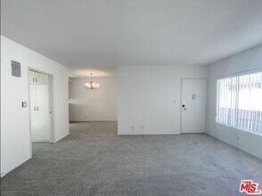 935 N Alfred St-Unit -9 in Los Angeles, CA - Building Photo - Building Photo