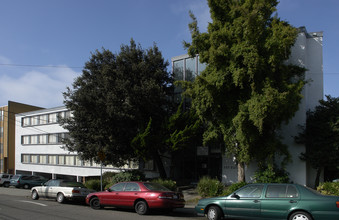 Euclid Court Apartments in Oakland, CA - Building Photo - Building Photo