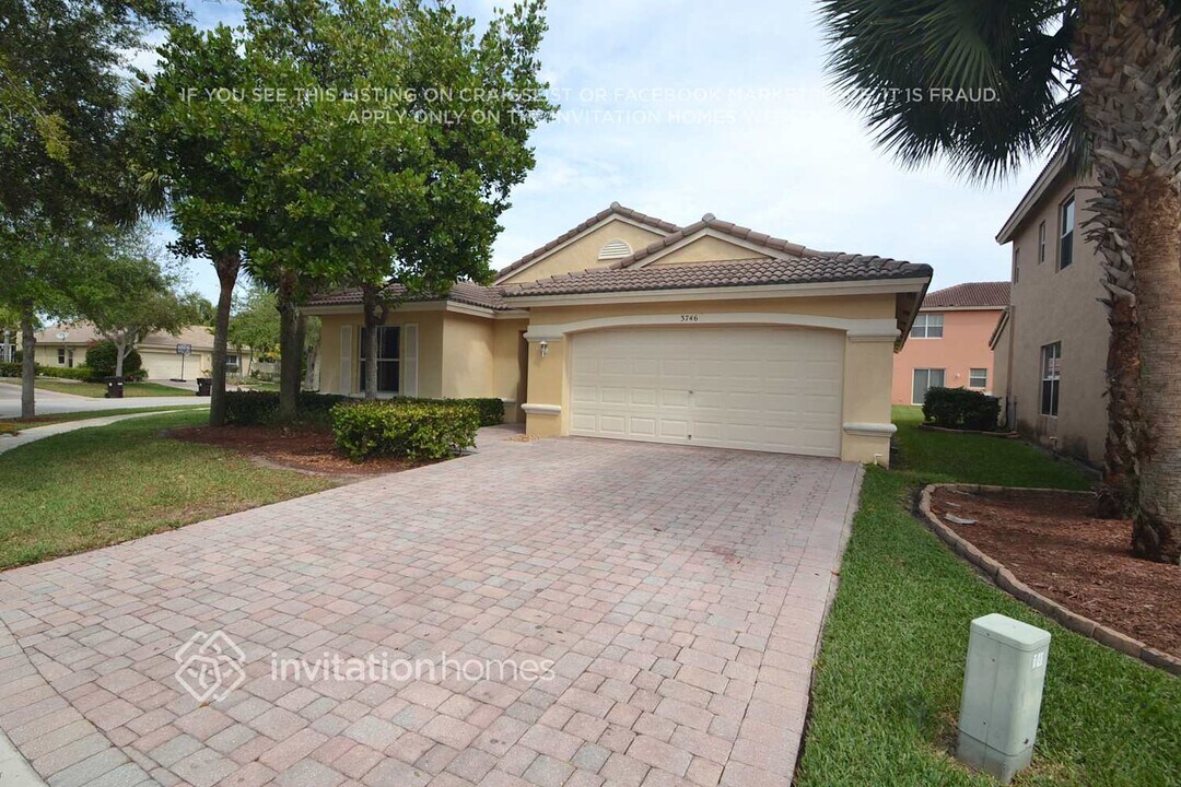 3746 Torres Cir in West Palm Beach, FL - Building Photo