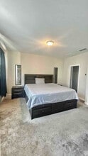 5301 E Commerce Way in Sacramento, CA - Building Photo - Building Photo