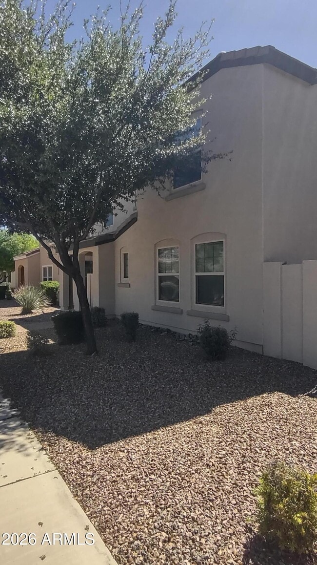 2218 S Buckaroo Trail in Gilbert, AZ - Building Photo - Building Photo