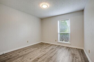 1908 Clemson Dr in Richardson, TX - Foto de edificio - Building Photo