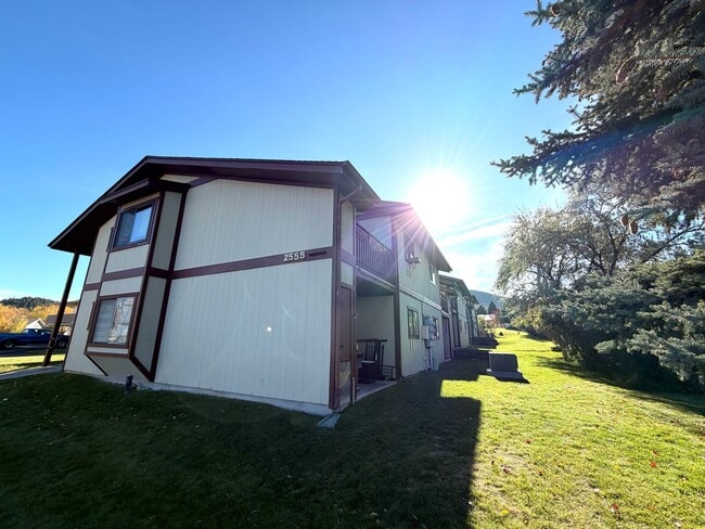 property at 2555 Ferndale Ln