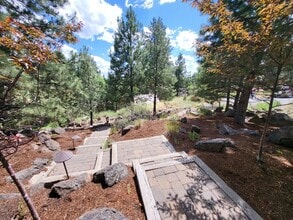 124 NW Utica Ave in Bend, OR - Building Photo - Building Photo