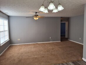 101 Naples Ct in Radcliff, KY - Building Photo - Building Photo