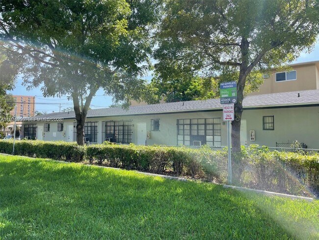 1346 NW 6th St in Miami, FL - Building Photo - Building Photo