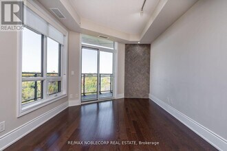 840-840 Queens Plate Dr in Toronto, ON - Building Photo - Building Photo