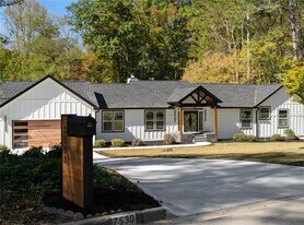 7530 Spalding Ln in Atlanta, GA - Building Photo