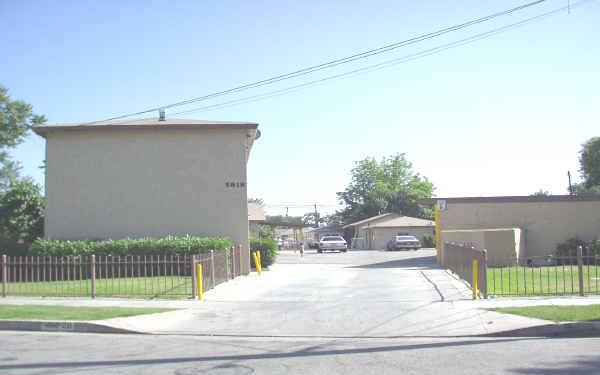 5818 Gotham St in Bell, CA - Building Photo