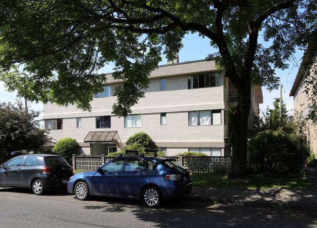 2495 W 2nd Ave in Vancouver, BC - Building Photo - Primary Photo