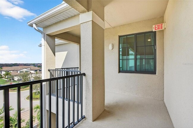 17520 Gawthrop Dr, Unit 401 in Bradenton, FL - Building Photo - Building Photo