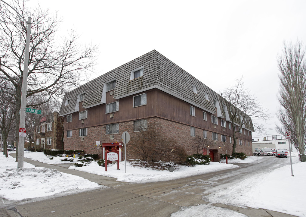 River Bend Apartments in Milwaukee, WI - Building Photo