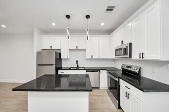 8015 Elbert St in Houston, TX - Building Photo - Building Photo