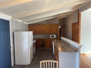 828 Canby St in Vermillion, SD - Building Photo - Building Photo