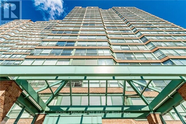 1276 Maple Crossing Blvd in Burlington, ON - Building Photo - Building Photo