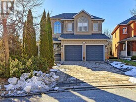 12 Bilberry Crescent in Richmond Hill, ON - Building Photo
