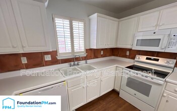 1066 W Montebello Cir in Memphis, TN - Building Photo - Building Photo