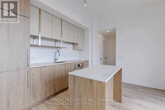 15 Holmes Ave in Toronto, ON - Building Photo - Building Photo