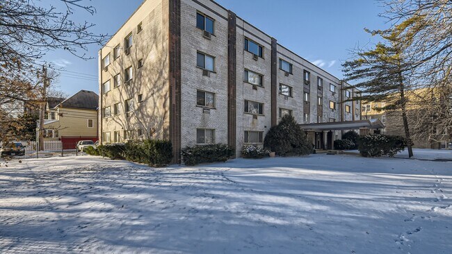 property at 1415 W Pratt Blvd