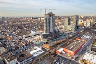 Galleria III in Toronto, ON - Building Photo
