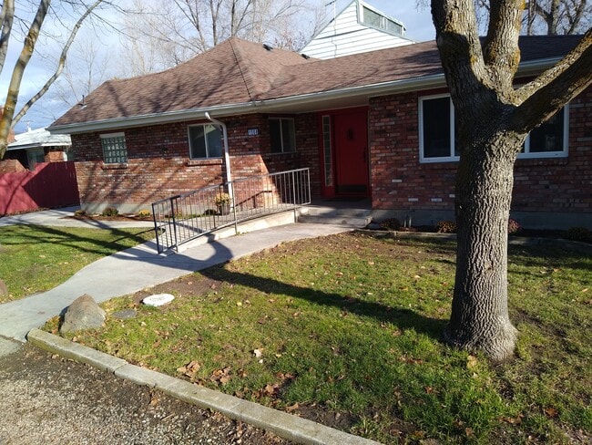 property at 1508 S Denver Ave