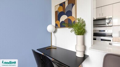 1055 N Anchor Way, Unit 354 in Portland, OR - Building Photo - Building Photo