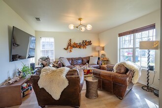 8813 Glenn Ln in Austin, TX - Building Photo - Building Photo
