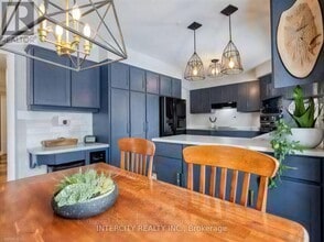 132 JOHN DAVIES Dr in Woodstock, ON - Building Photo - Building Photo