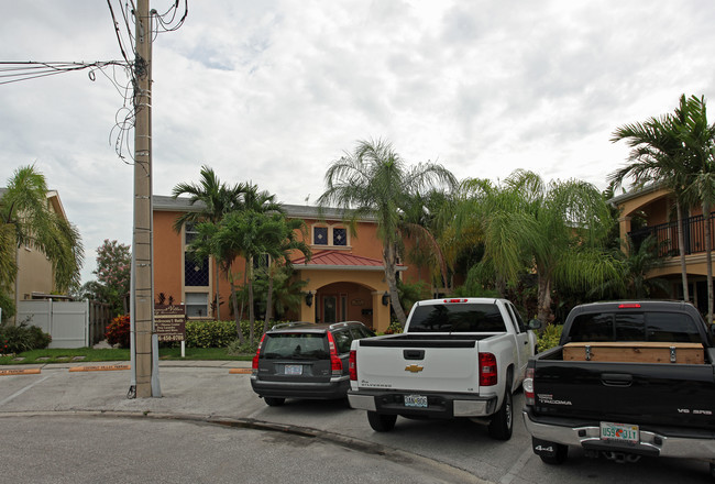 Coconut Villas of Dunedin in Dunedin, FL - Building Photo - Building Photo