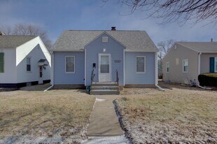 1928 2nd St in Moline, IL - Building Photo