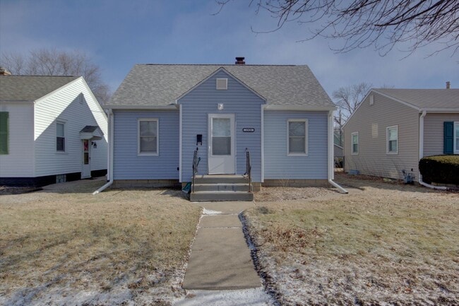 property at 1928 2nd St