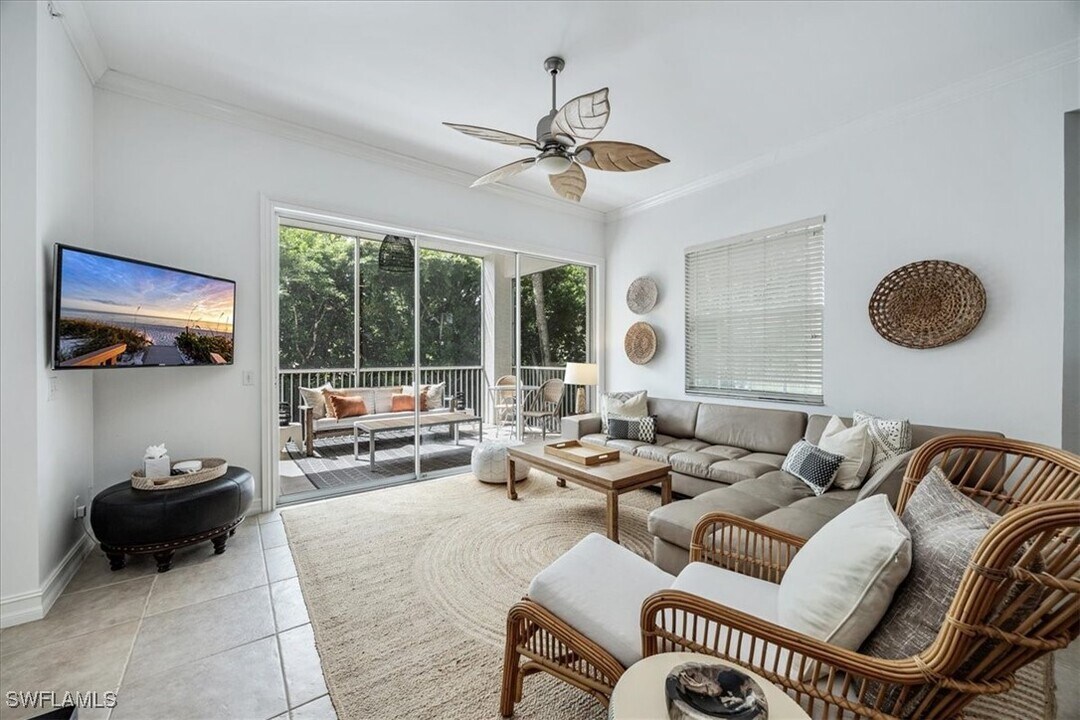 700 Bentwater Cir in Naples, FL - Building Photo