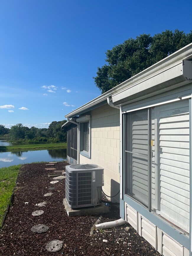 11554 Thurston Way in Orlando, FL - Foto de edificio - Building Photo