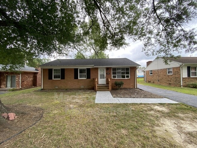 304 Stratford Ave in Fredericksburg, VA - Building Photo - Building Photo