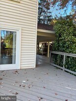9830 Meadow Valley Dr in Vienna, VA - Building Photo