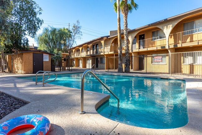 Courtyard at Encanto Apartments