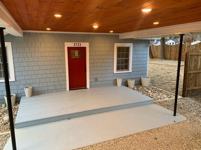 1721 Greenville Hwy in Hendersonville, NC - Building Photo - Building Photo