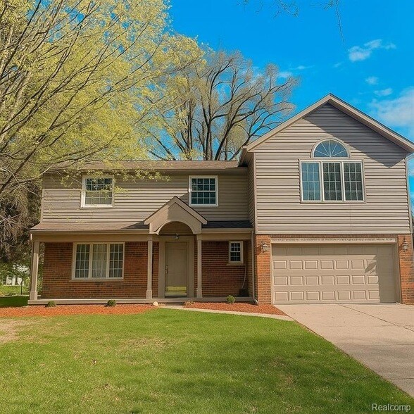 2309 Cumberland Dr in Troy, MI - Building Photo