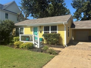 303 NW D St in Bentonville, AR - Building Photo - Building Photo